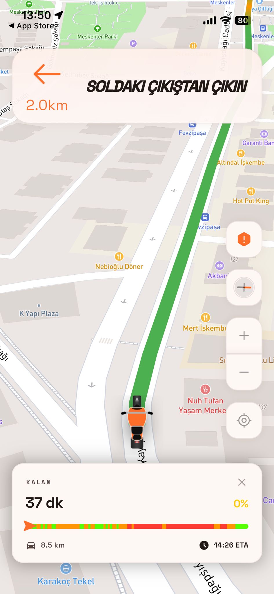 Gidonx uygulamasında aktif sesli yönlendirme ekranı: 'Soldaki çıkıştan çıkın, 2.0 km' ve 37 dakikalık kalan süre